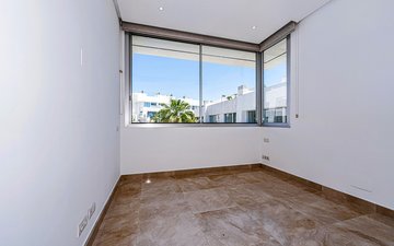 Property slide 20