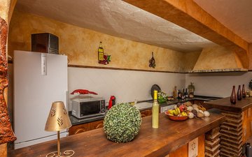 Property slide 32