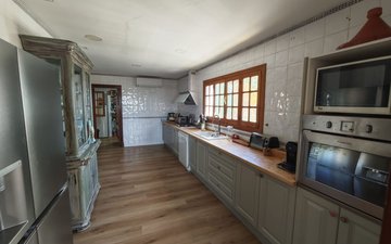 Property slide 10