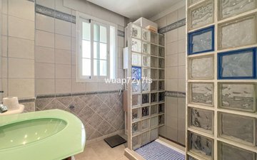 Property slide 20