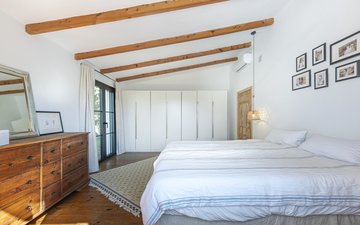 Property slide 32