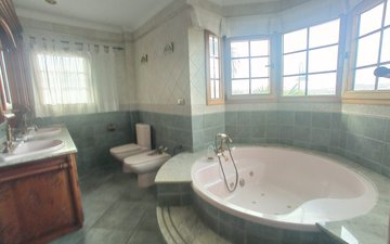 Property slide 32