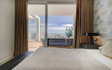Property slide 32