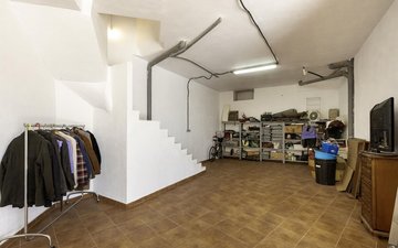 Property slide 32