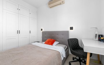 Property slide 32