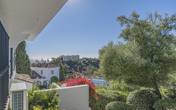 Property slide 32