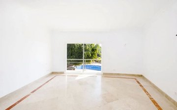 Property slide 18