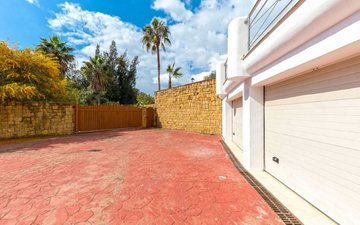 Property slide 76