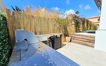 Property slide 128