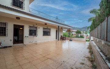 Property slide 32