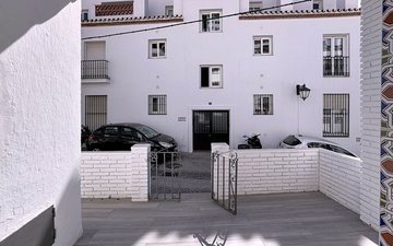 Property slide 32