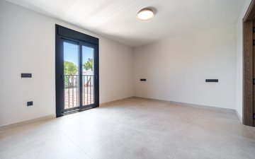 Property slide 32