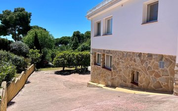 Property slide 32