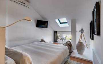 Property slide 32