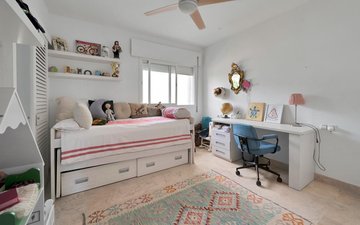 Property slide 32
