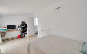 Property slide 39