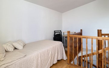 Property slide 32