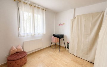 Property slide 10
