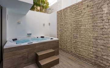 Property slide 32