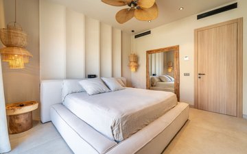 Property slide 32