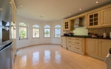 Property slide 32