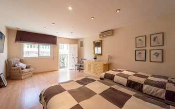 Property slide 75