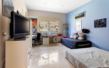 Property slide 18