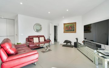 Property slide 32