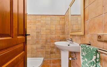 Property slide 32