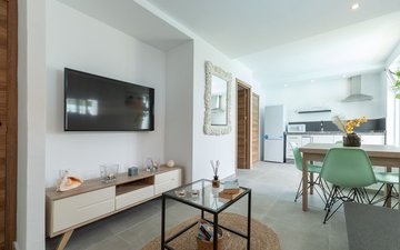 Property slide 32