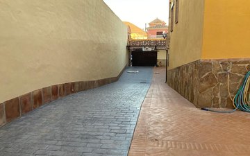 Property slide 48