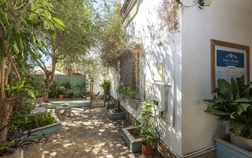 Property slide 32