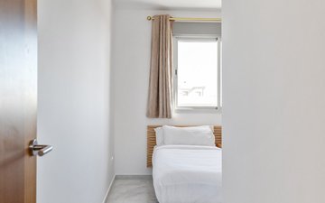 Property slide 25