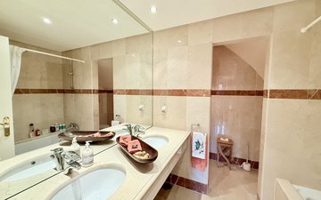 Property slide 17
