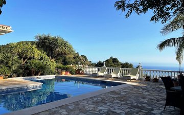 Property slide 67