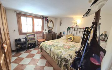 Property slide 32
