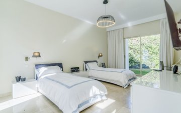 Property slide 25