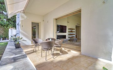 Property slide 32