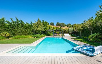 Property slide 32