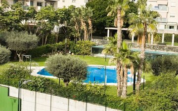 Property slide 32