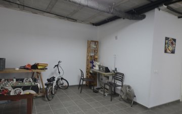 Property slide 32