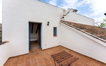 Property slide 32