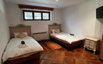 Property slide 32