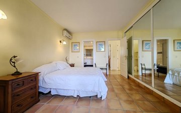 Property slide 32