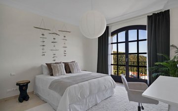 Property slide 32