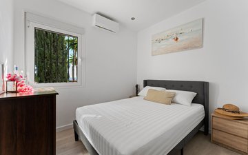 Property slide 32