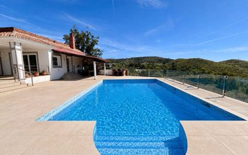 Property slide 32