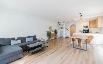 Property slide 32