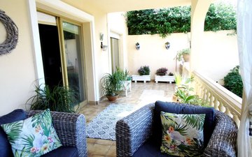 Property slide 32