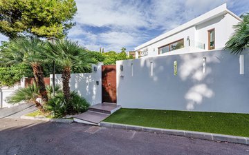 Property slide 17